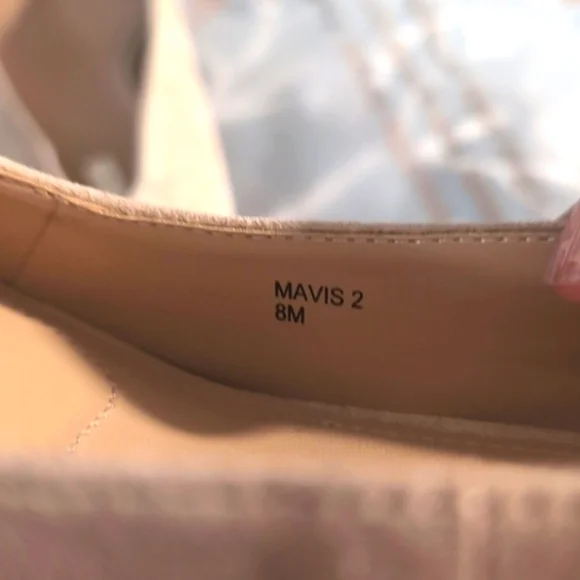 TAHARI Mavis Embellished Suede Pumps Size 8 - Neutral Tan - Picture 7 of 9